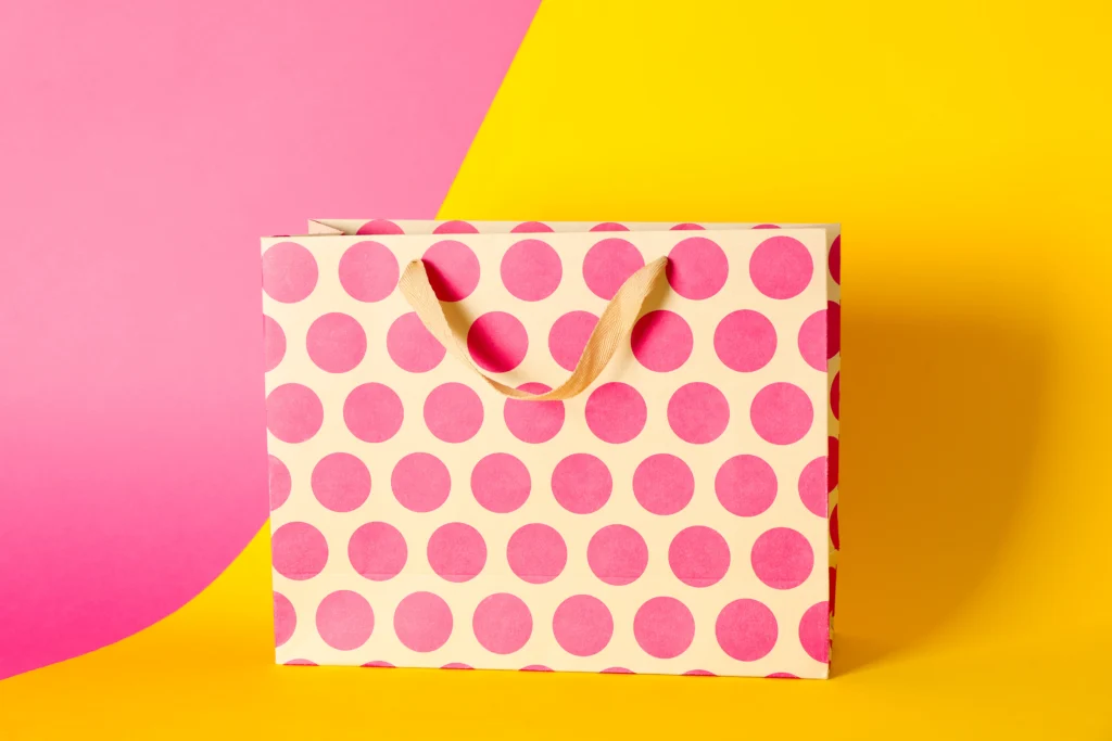 Custom branded paper shopping bags for retail